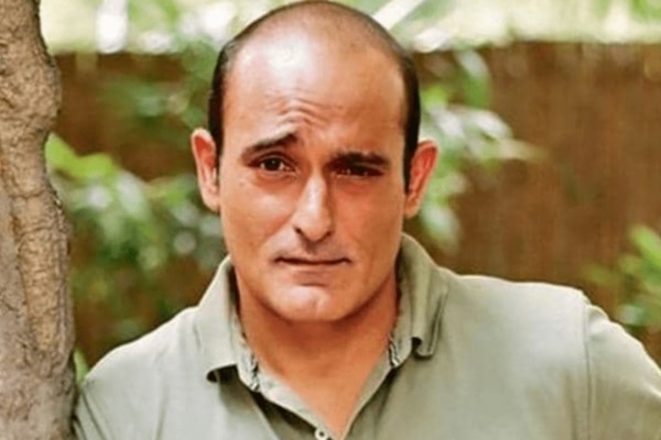 akshaye khanna age